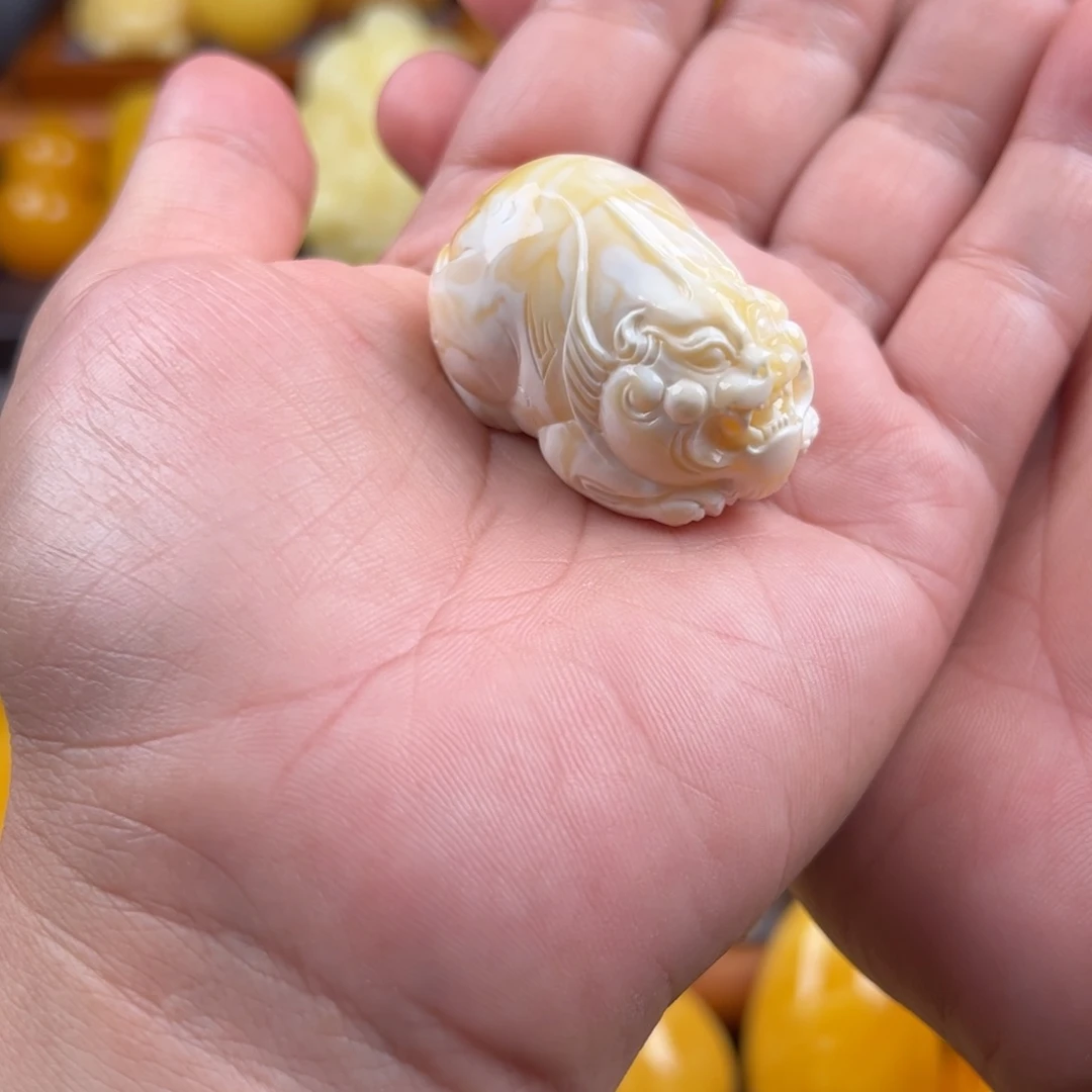 年***发琥珀未镶嵌颈饰纯天然蜜蜡