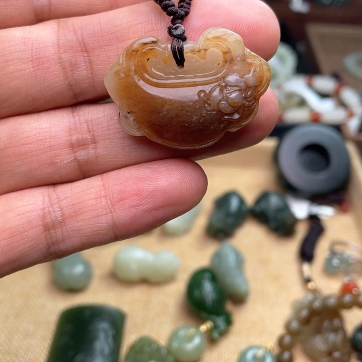 和田玉（糖玉）颈饰未镶嵌