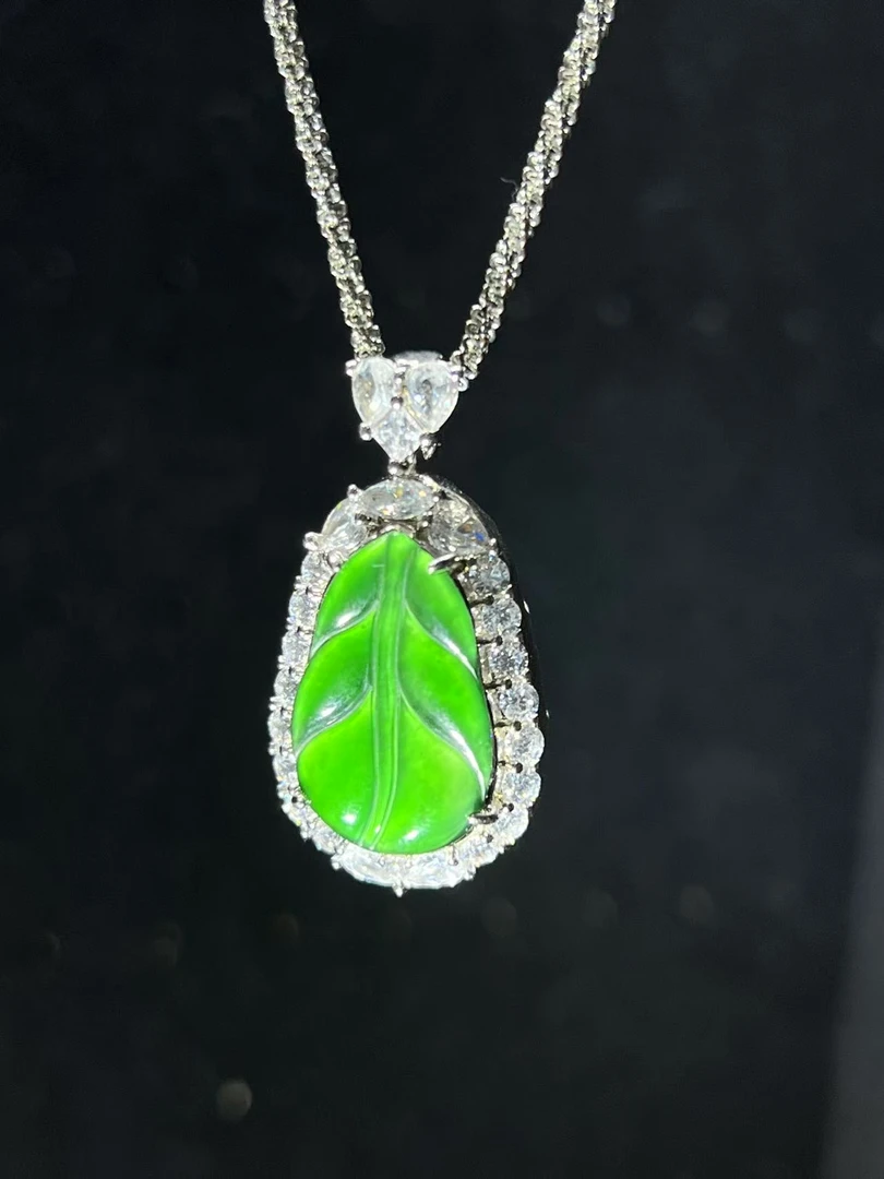 天然A货翡翠 冰种帝王绿芭蕉叶吊坠