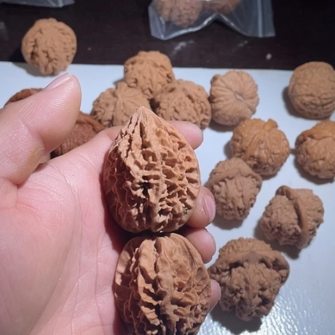 文玩核桃吊坠久层妖塔