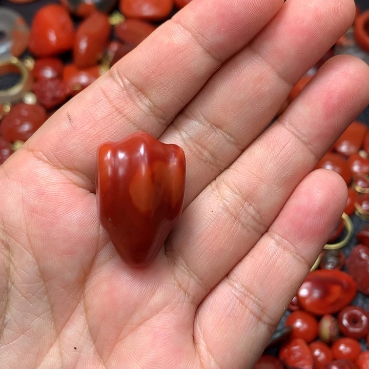 世***豪南红玛瑙未镶嵌颈饰