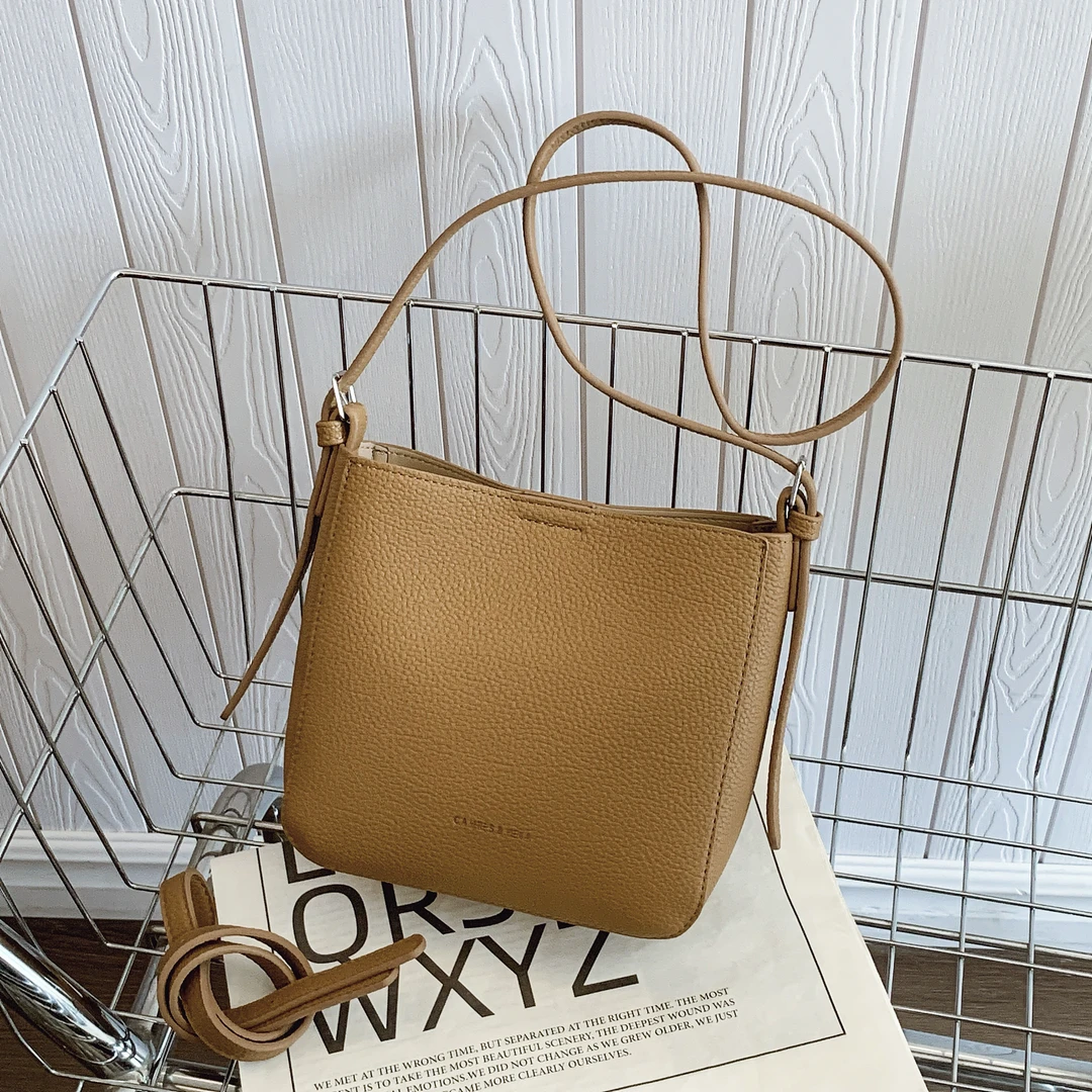 大容量包包女夏天2025新款简约百搭单肩包通勤水桶包斜挎子母包