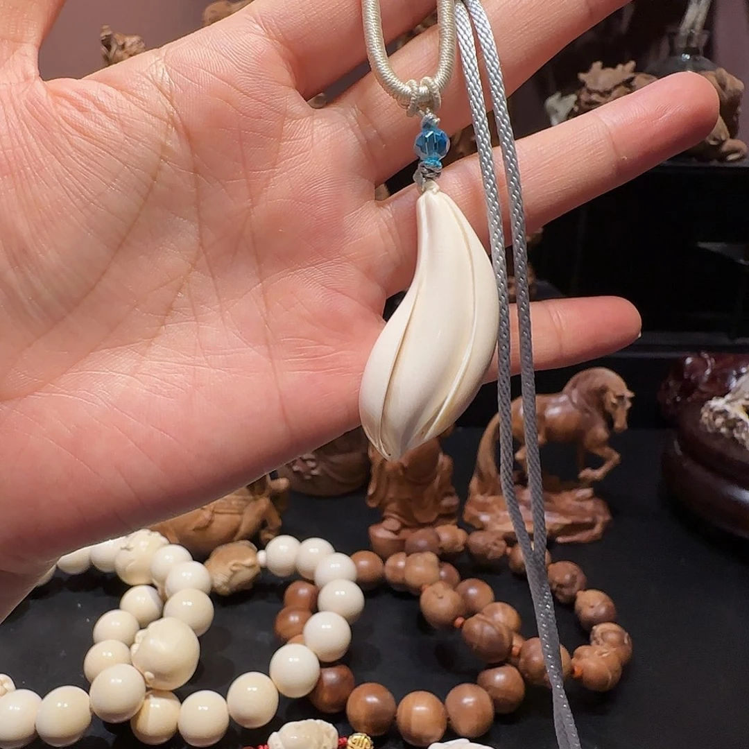 檀香木一**山猛犸玉兰花