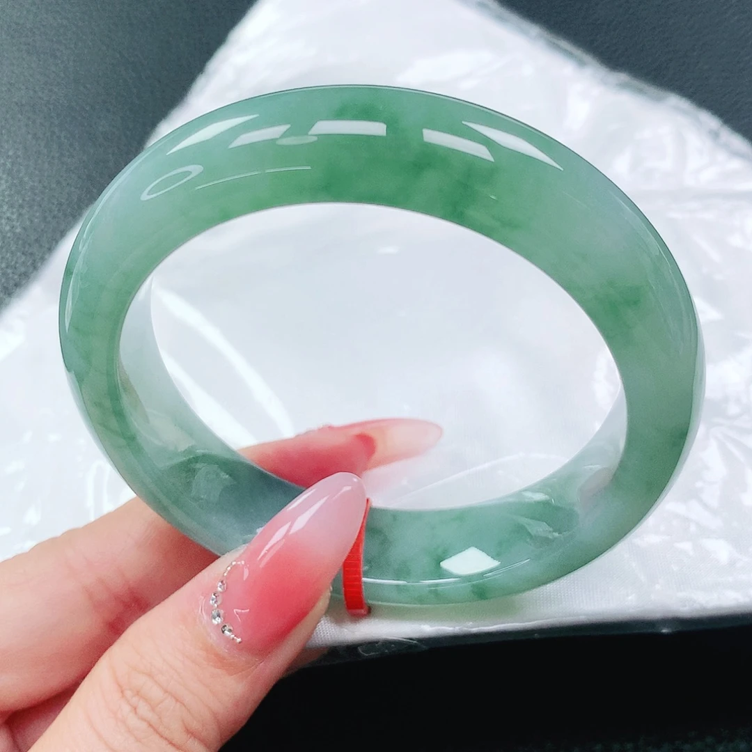 翡翠手镯未镶嵌55圈