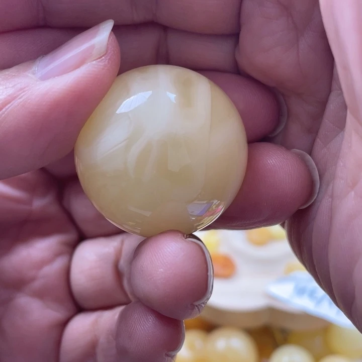 蜜蜡手串未镶嵌珠子