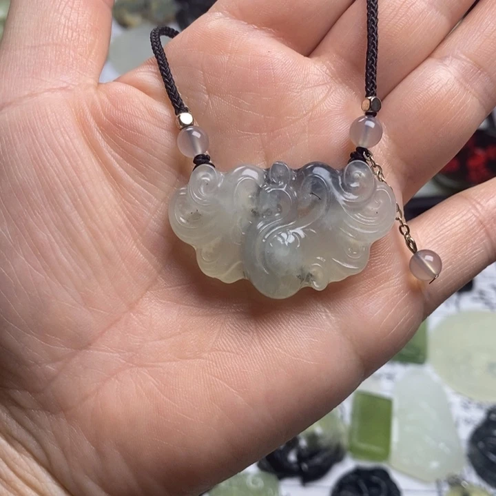 蛇纹石玉颈饰合金