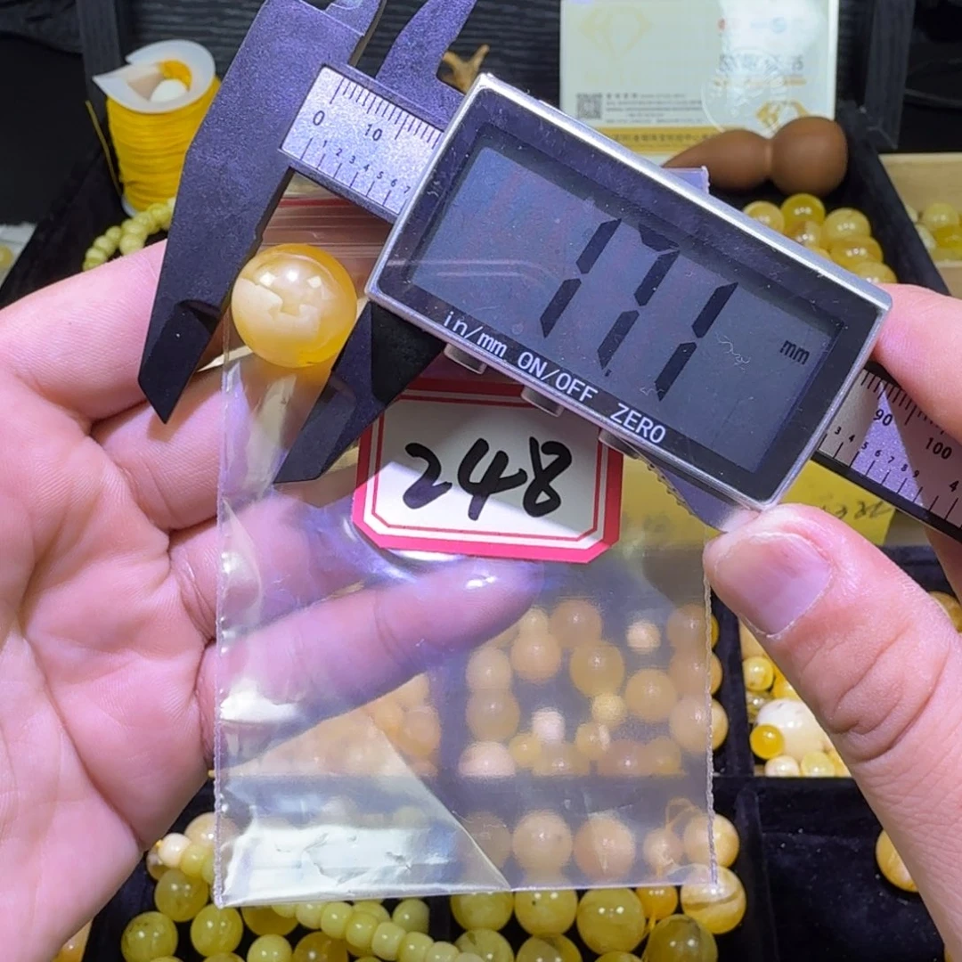 蜜蜡未镶嵌珠宝奇石