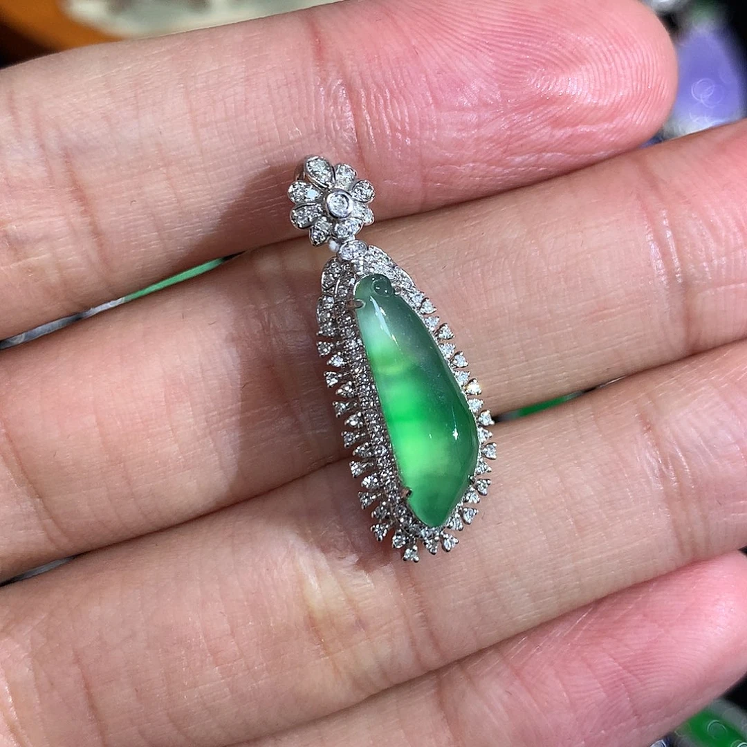 翡翠吊坠(不含链)18K金镶嵌