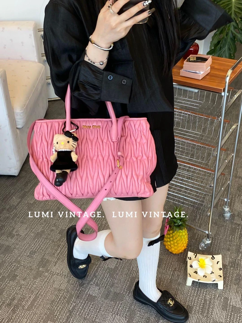 95新 MIU MIU/缪缪 粉色褶皱羊皮托特斜挎包15275353