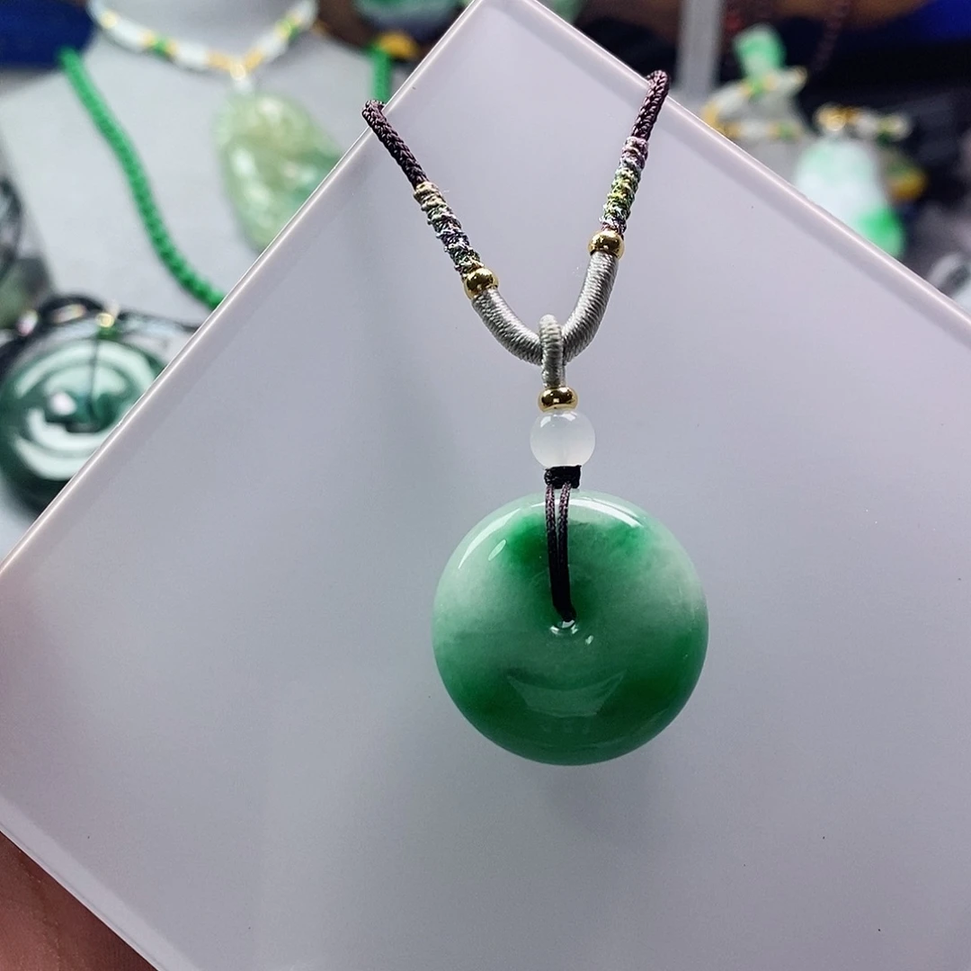 翡翠未镶嵌吊坠(赠链)