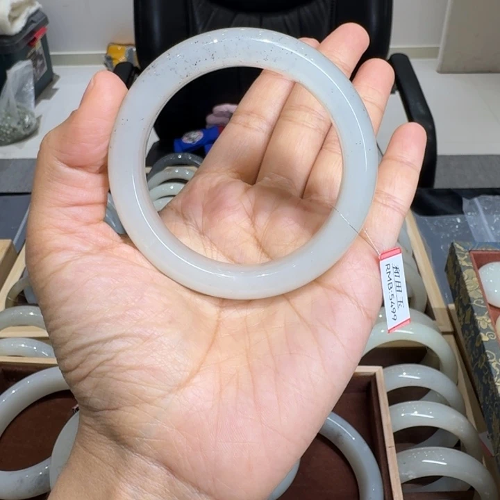 一***间和田玉（糖玉）未镶嵌手镯