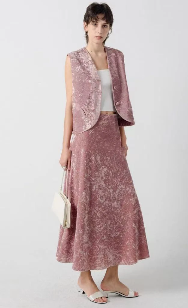 《水冰花》丝绒气质马甲套裙套装