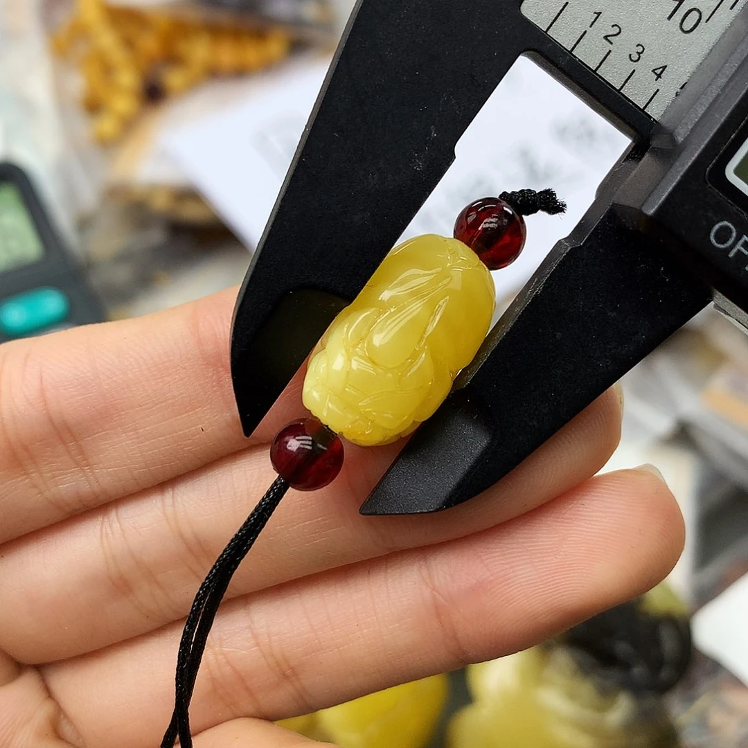 未镶嵌琥珀珠宝奇石