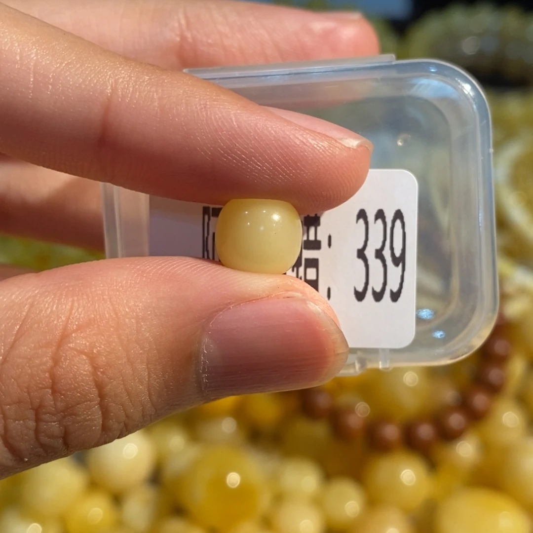 琥珀未镶嵌珠宝奇石339