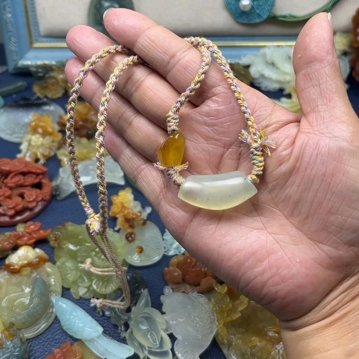 蛇纹石玉合金吊坠