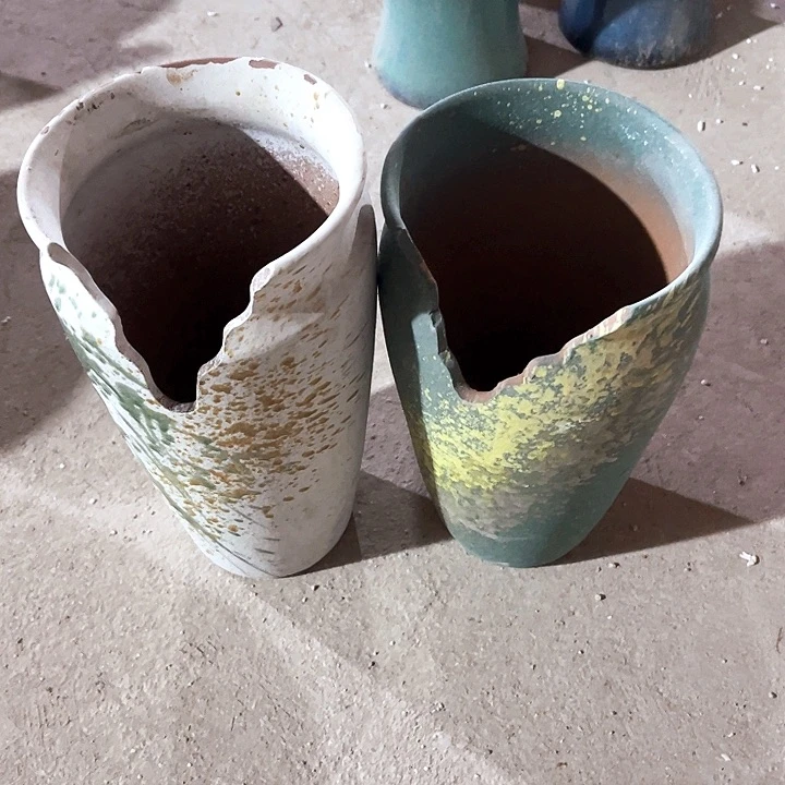 紫砂花盆口径14高度26两只小瑕疵