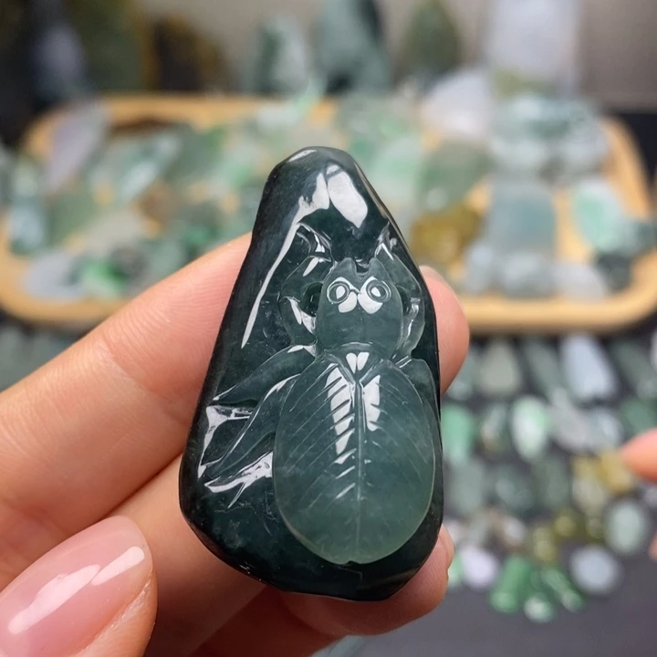 颈饰未镶嵌翡翠富甲天下