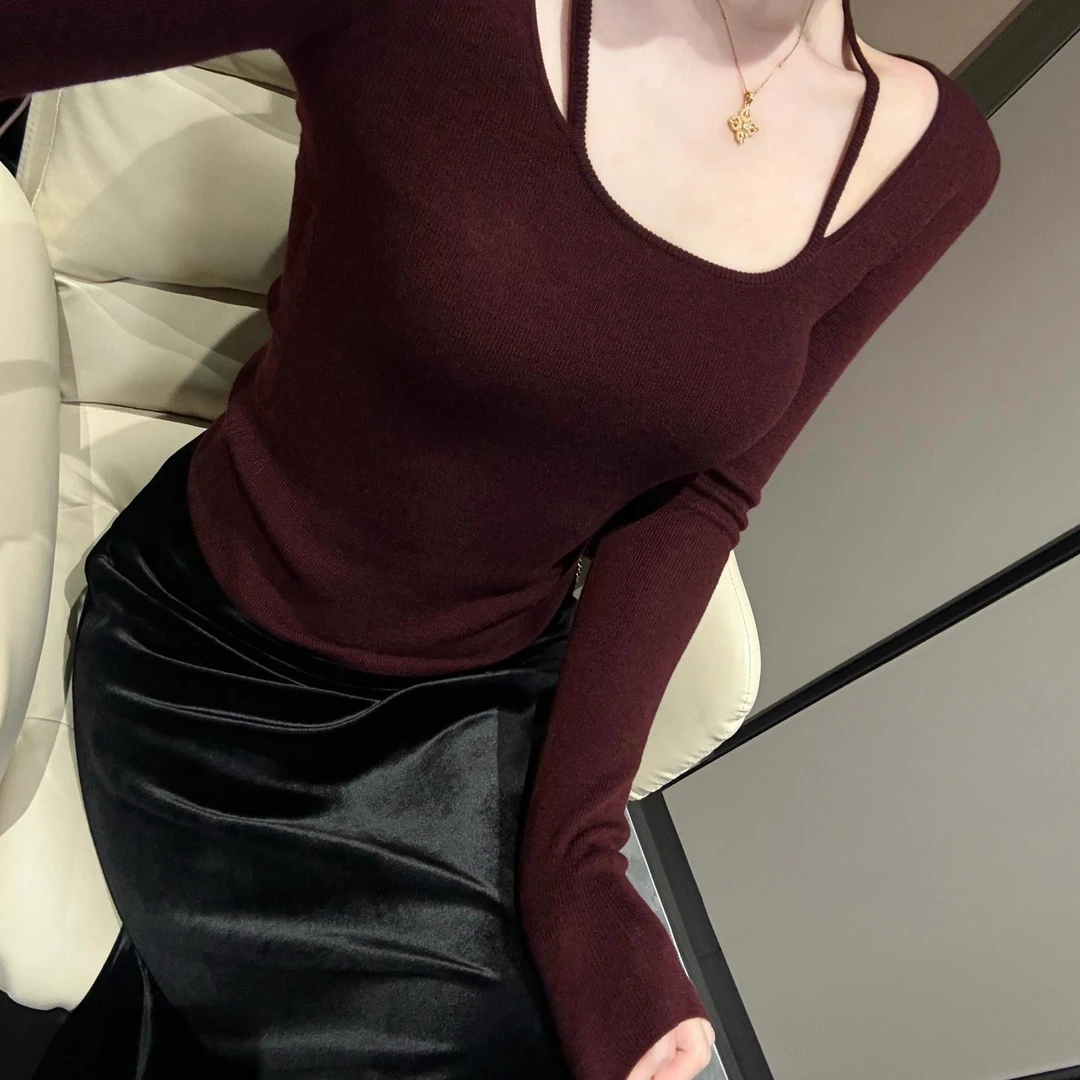 洋气高级感小心机针织衫女秋冬过年酒红色毛衣内搭打底衫露肩上衣