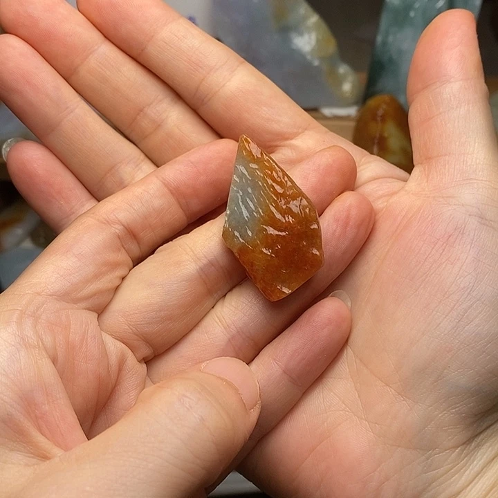 崇***年颈饰未镶嵌翡翠天然