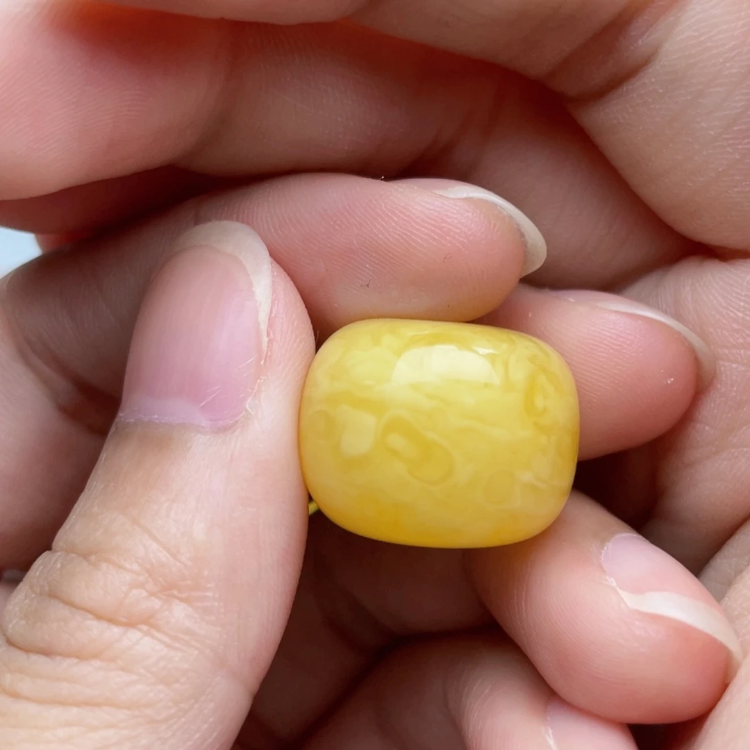 琥珀未镶嵌颈饰黄白妖花