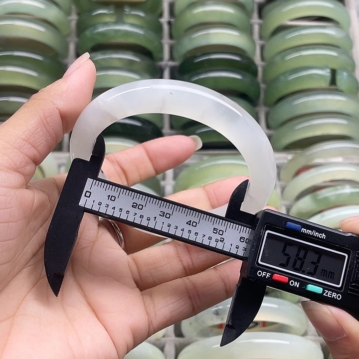 蛇纹石玉未镶嵌手镯221