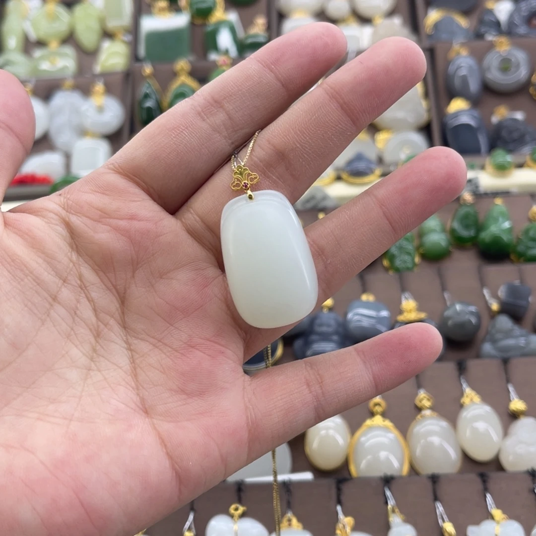 和田玉18K金镶嵌吊坠(赠链)