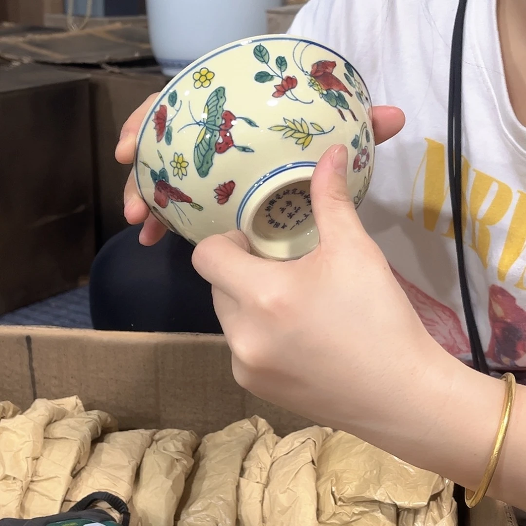 摆件////景德镇陶瓷器。黄。