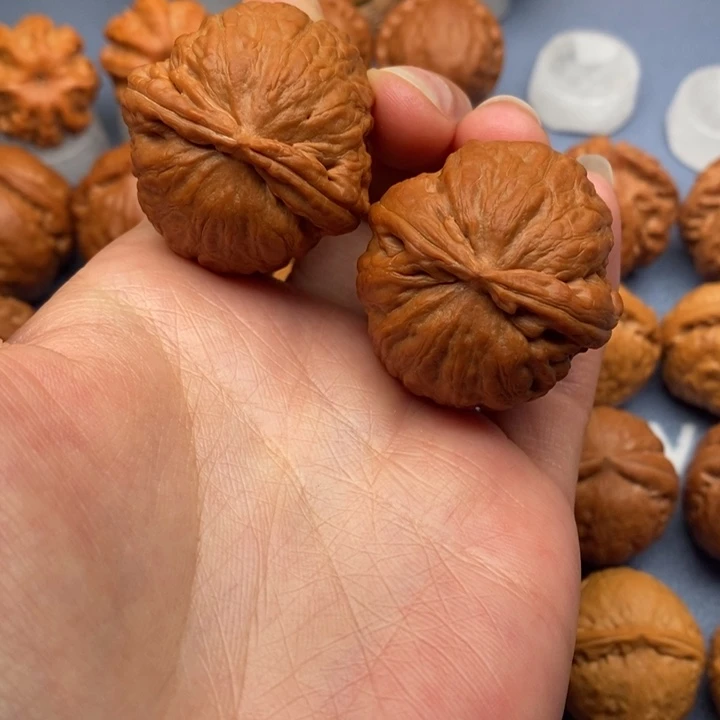 文玩核桃把件至尊虎