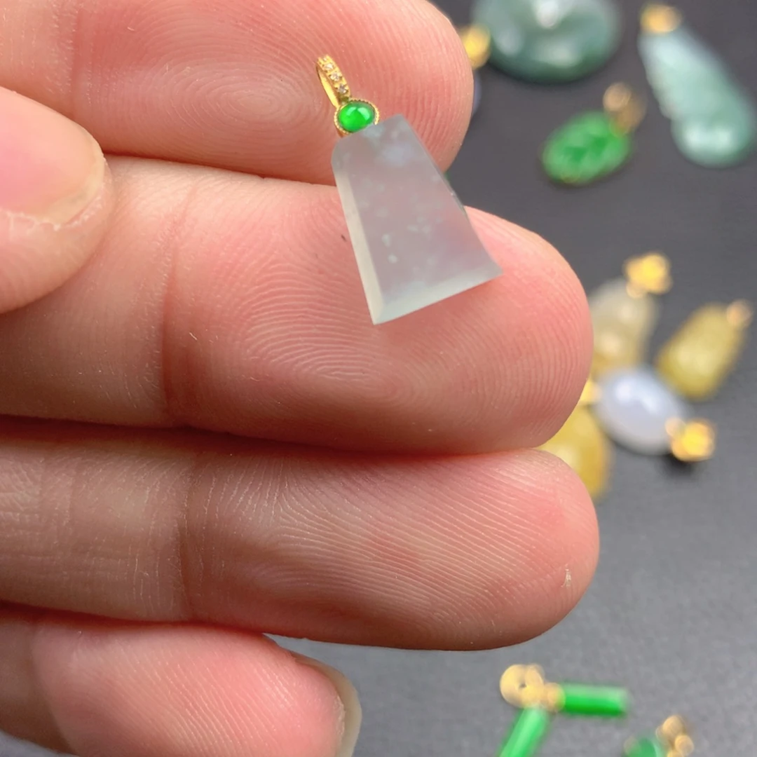 【闪购商品】颈饰18K金镶嵌翡翠王*婷翡翠