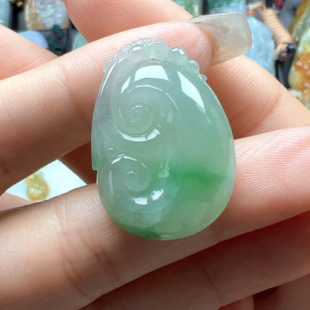 翡翠颈饰未镶嵌如意