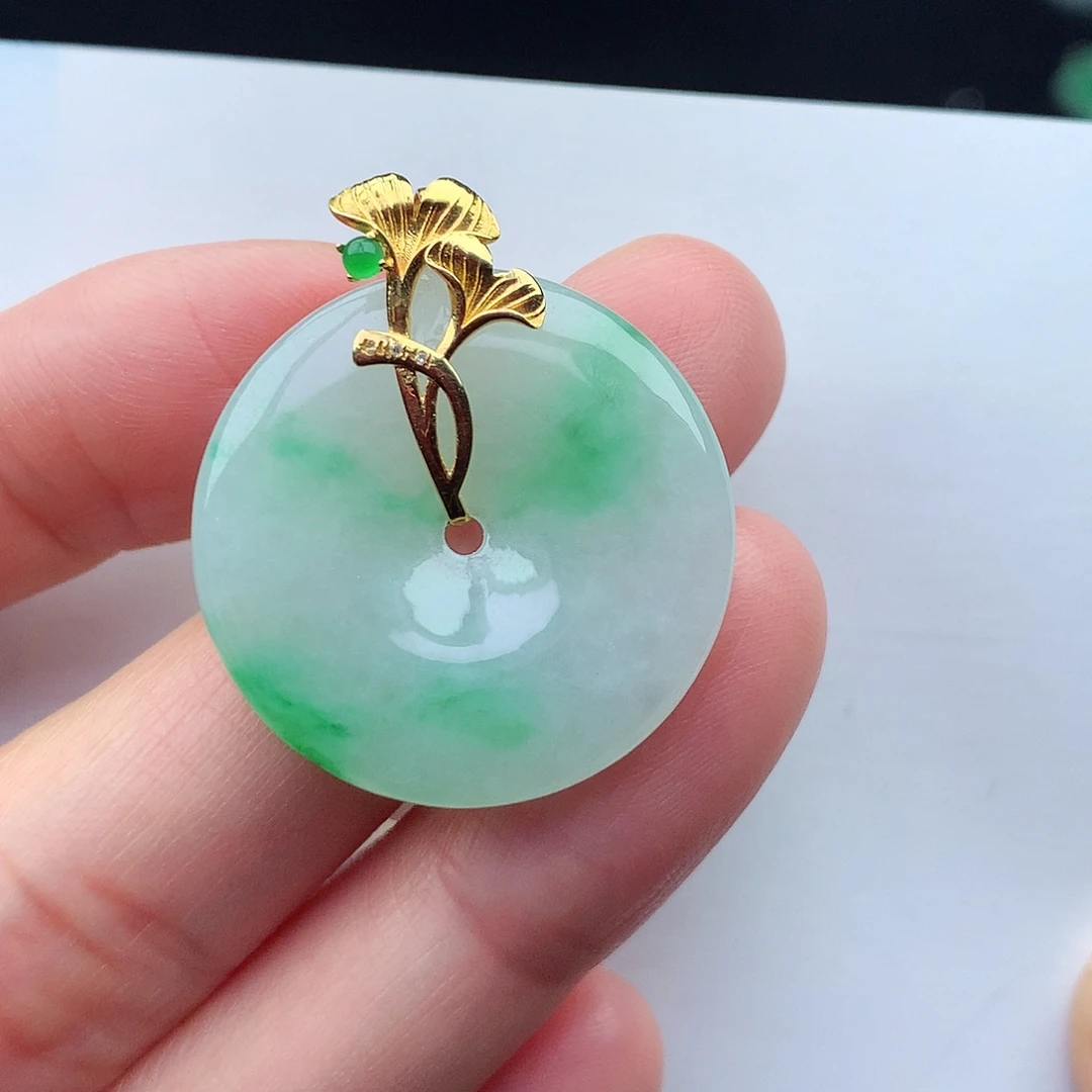 翡翠18K金镶嵌颈饰