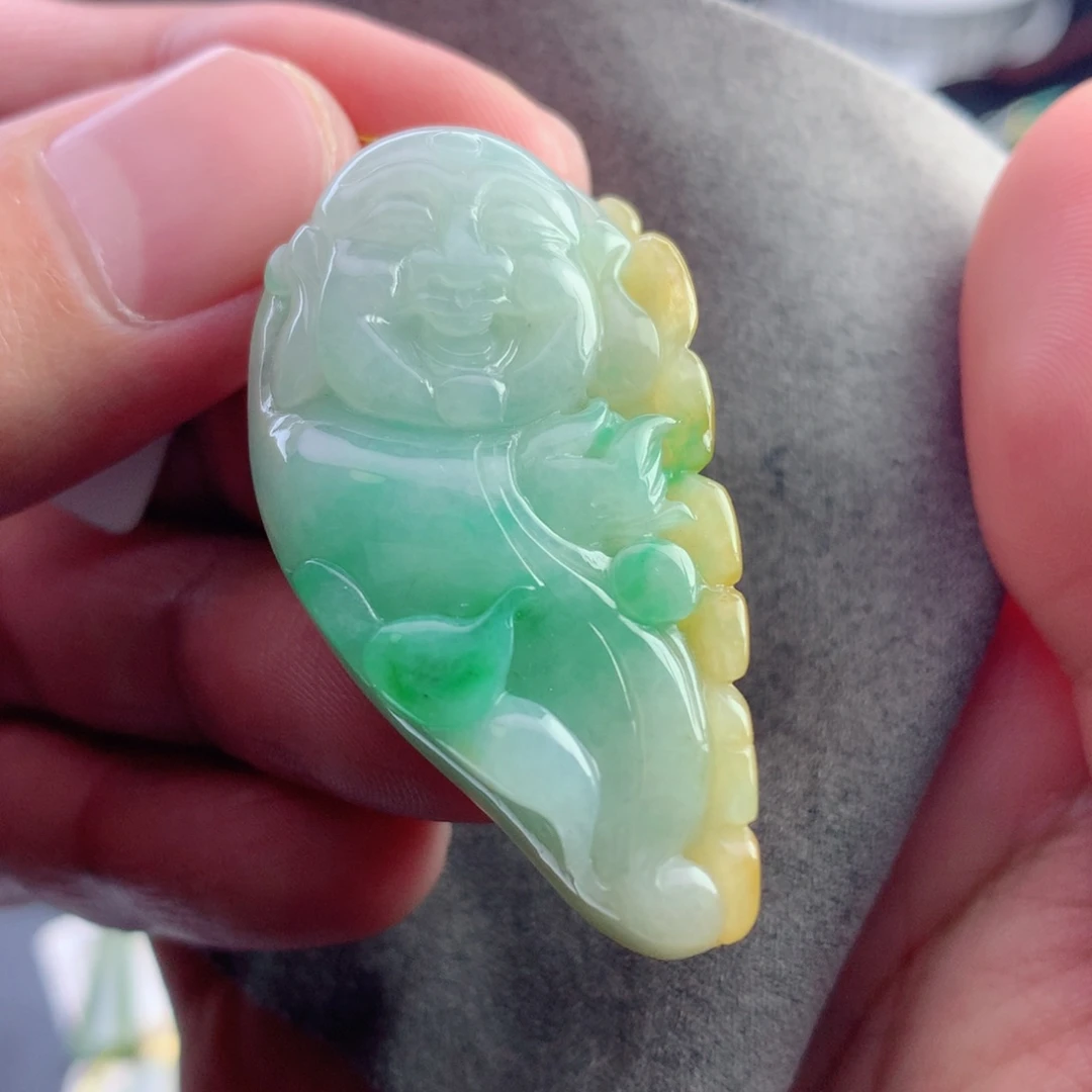 翡翠未镶嵌颈饰布袋佛