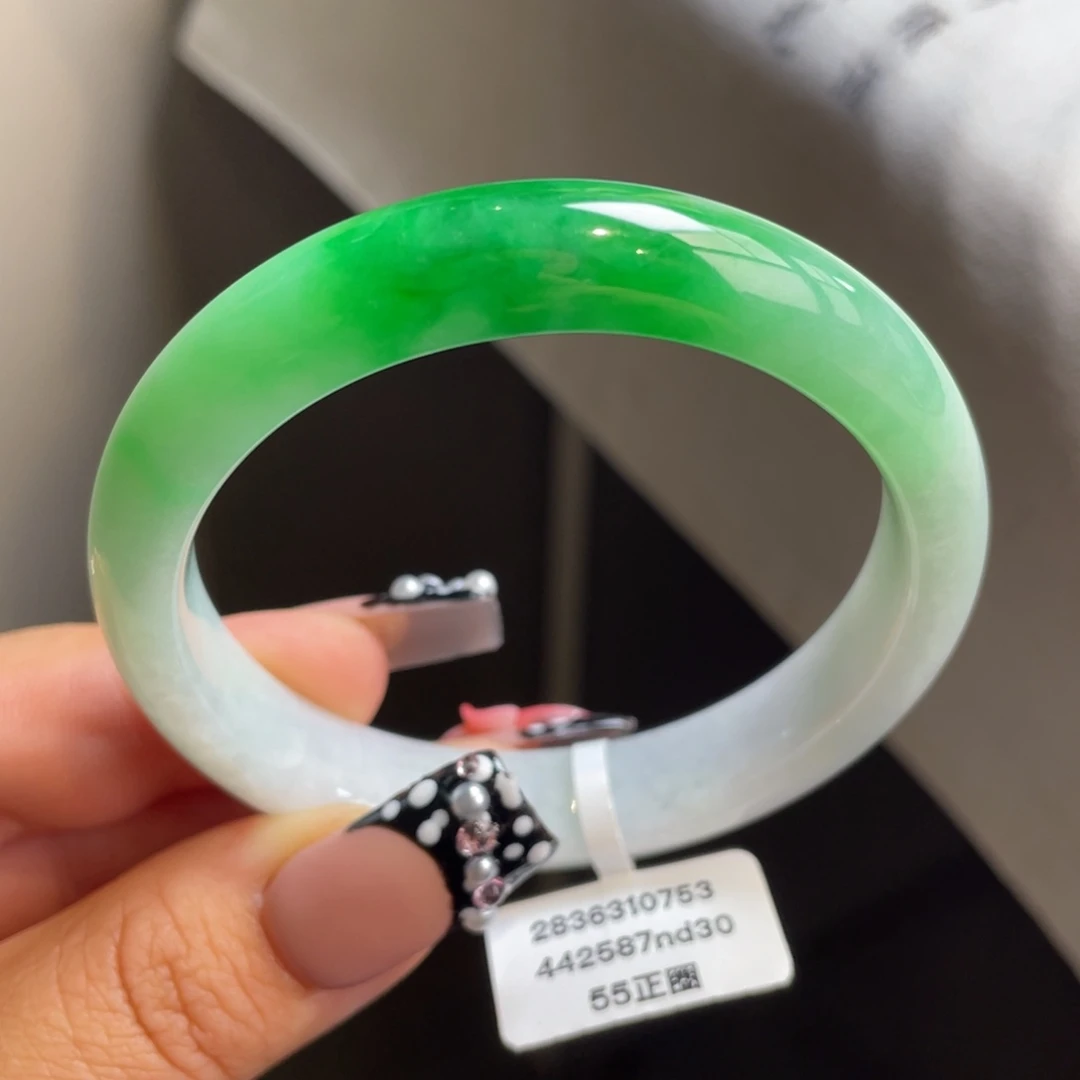 翡翠未镶嵌手镯辣绿白底青正圈手镯