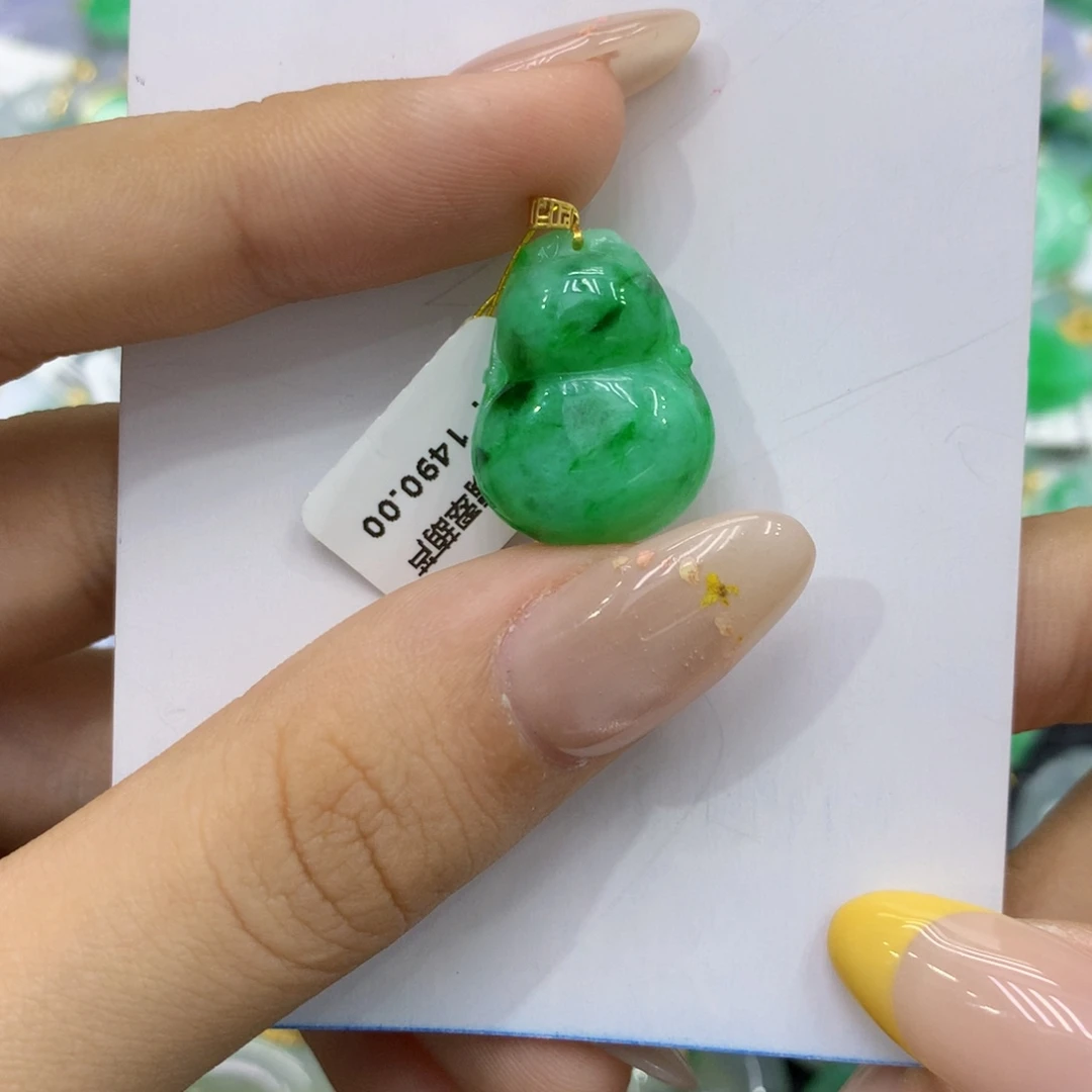 颈饰18K金镶嵌翡翠
