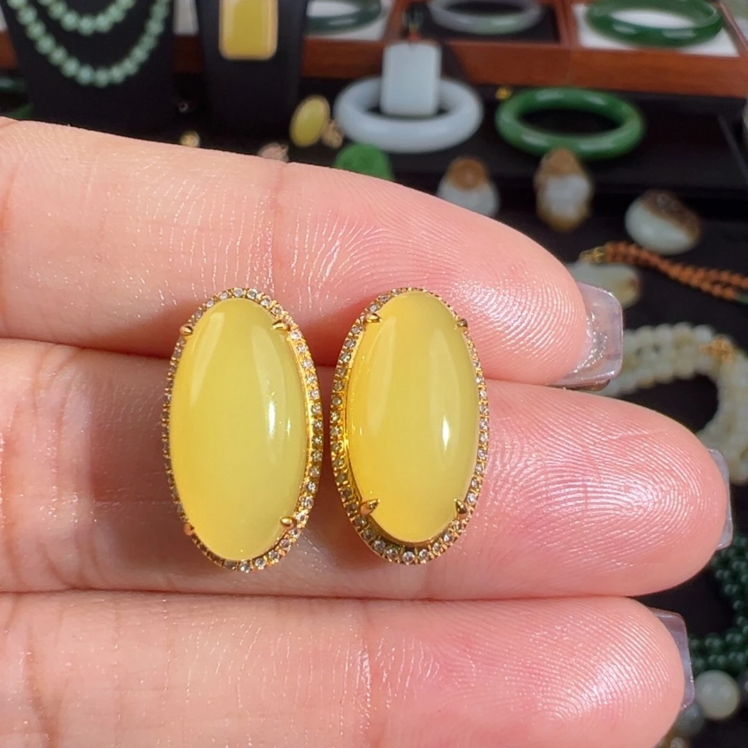 和田玉18K金镶嵌耳钉鸡油黄蛋面耳钉