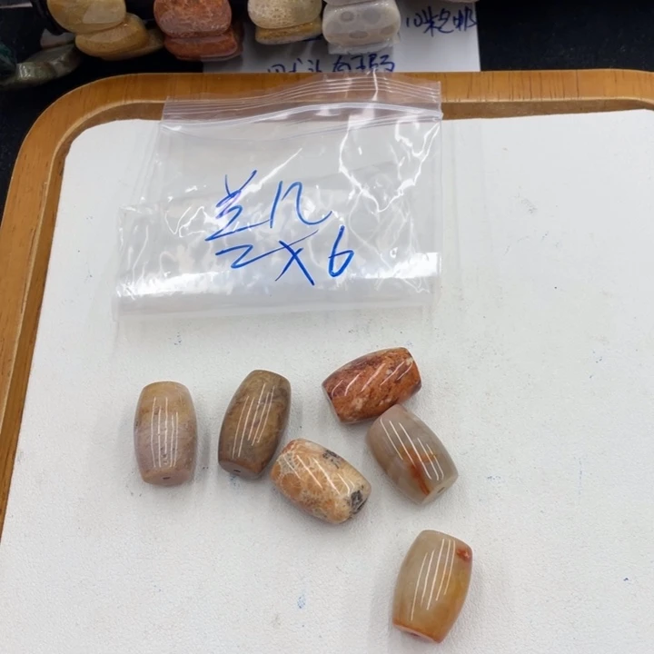 兰***儿硅化珊瑚（珊瑚玉）合金颈饰