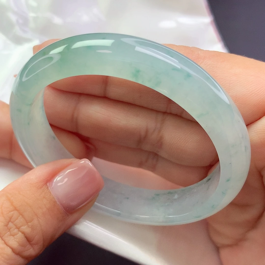 【闪购商品】未镶嵌手镯翡翠贵妃a 899003