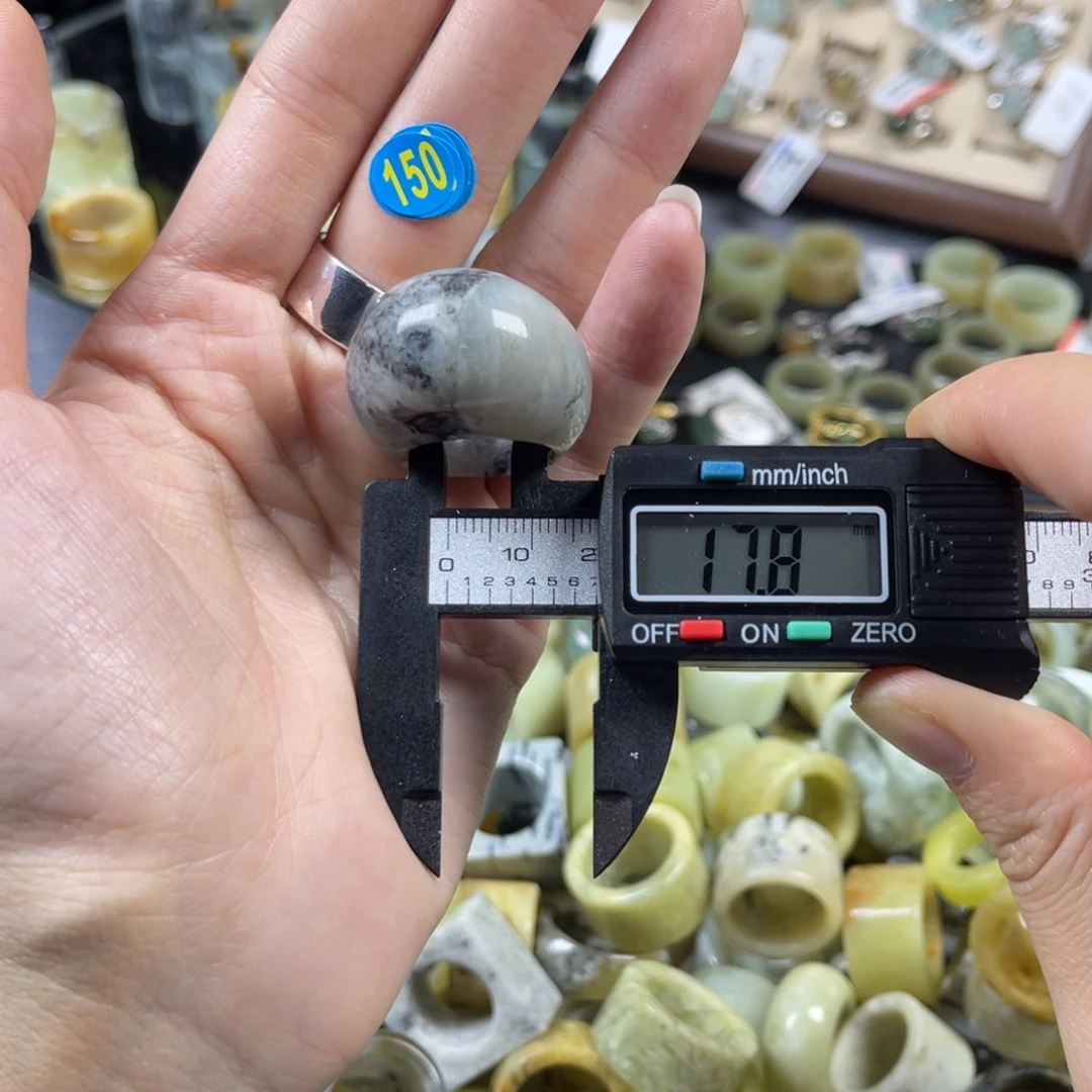 蛇纹石玉未镶嵌戒指