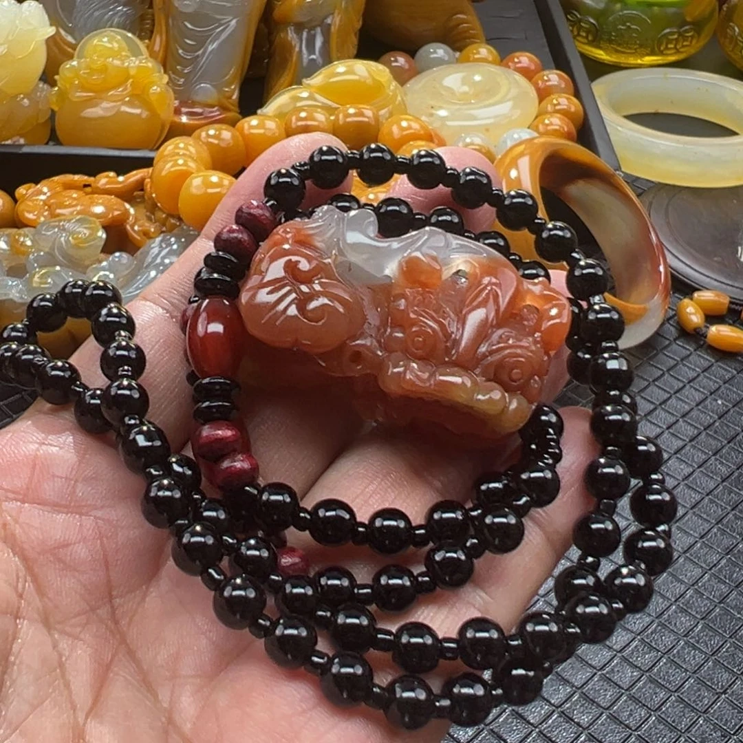 颈饰未镶嵌石英质玉