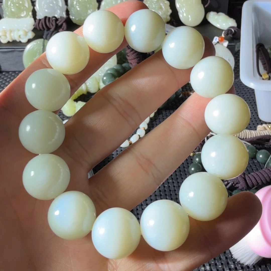 正***视和田玉未镶嵌颈饰