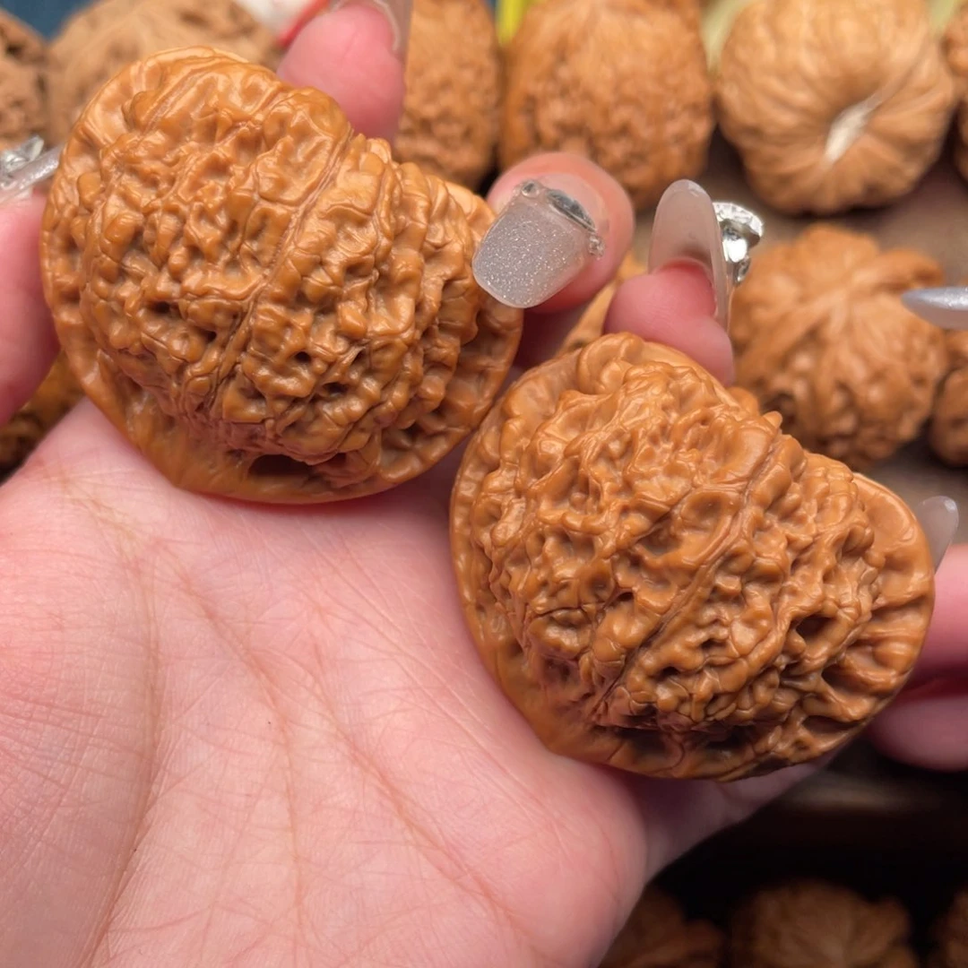 文玩核桃吊坠桃心官帽48.5