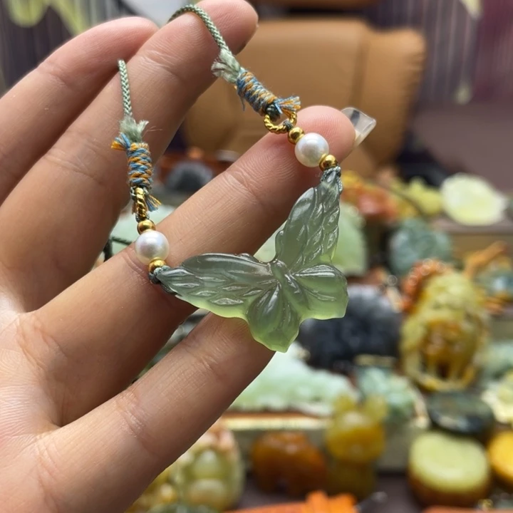 蛇纹石玉未镶嵌颈饰