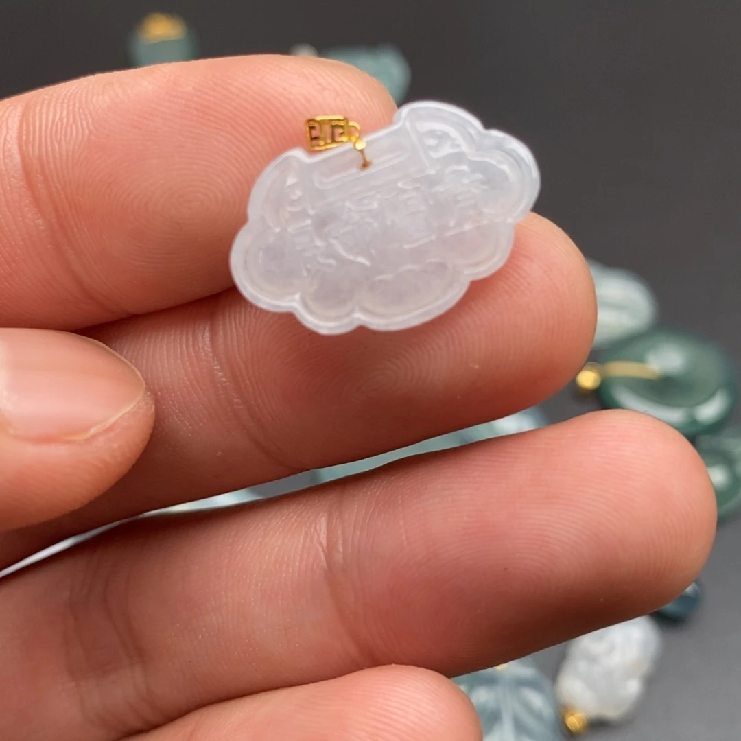 颈饰18K金镶嵌翡翠