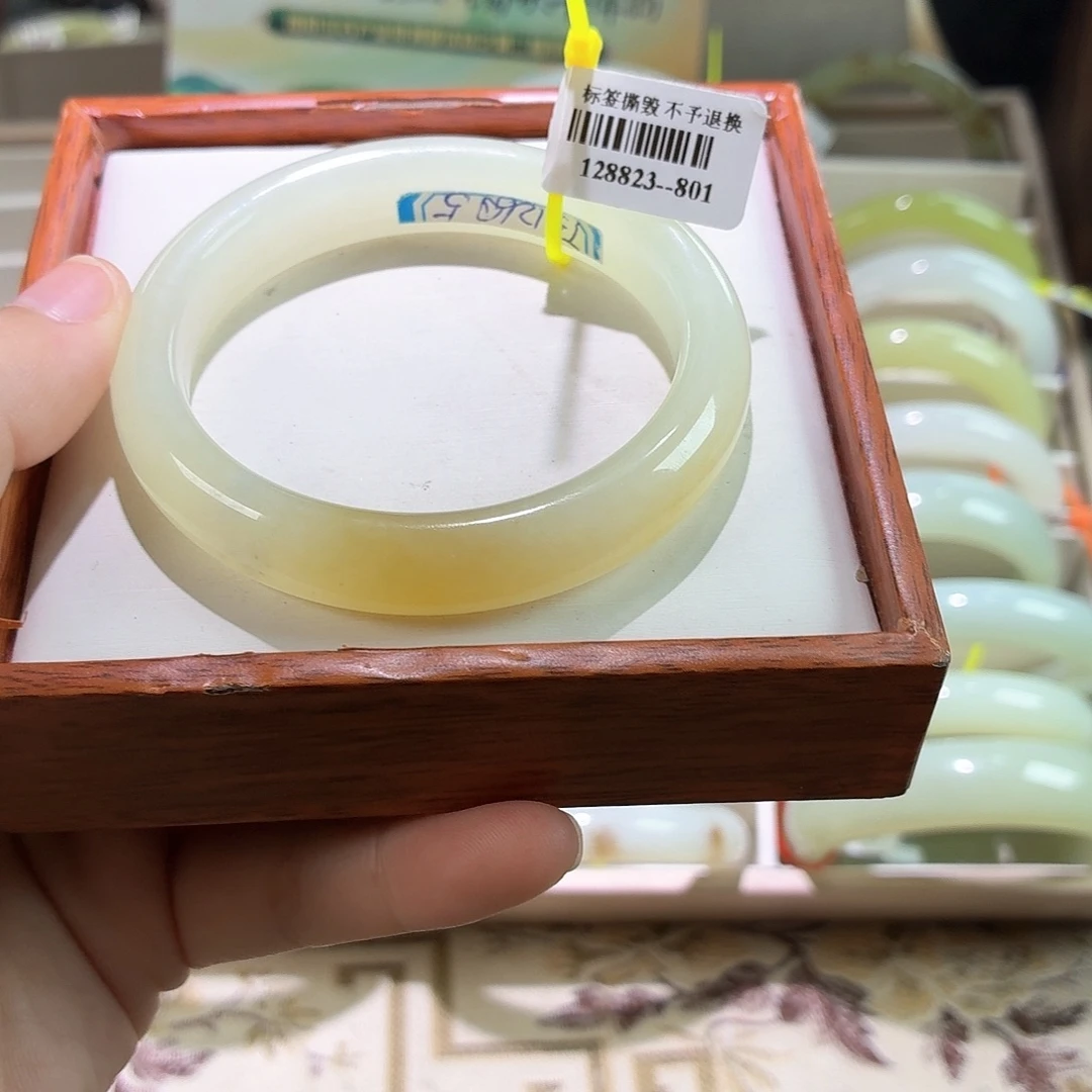 未镶嵌手镯和田玉64 55.56