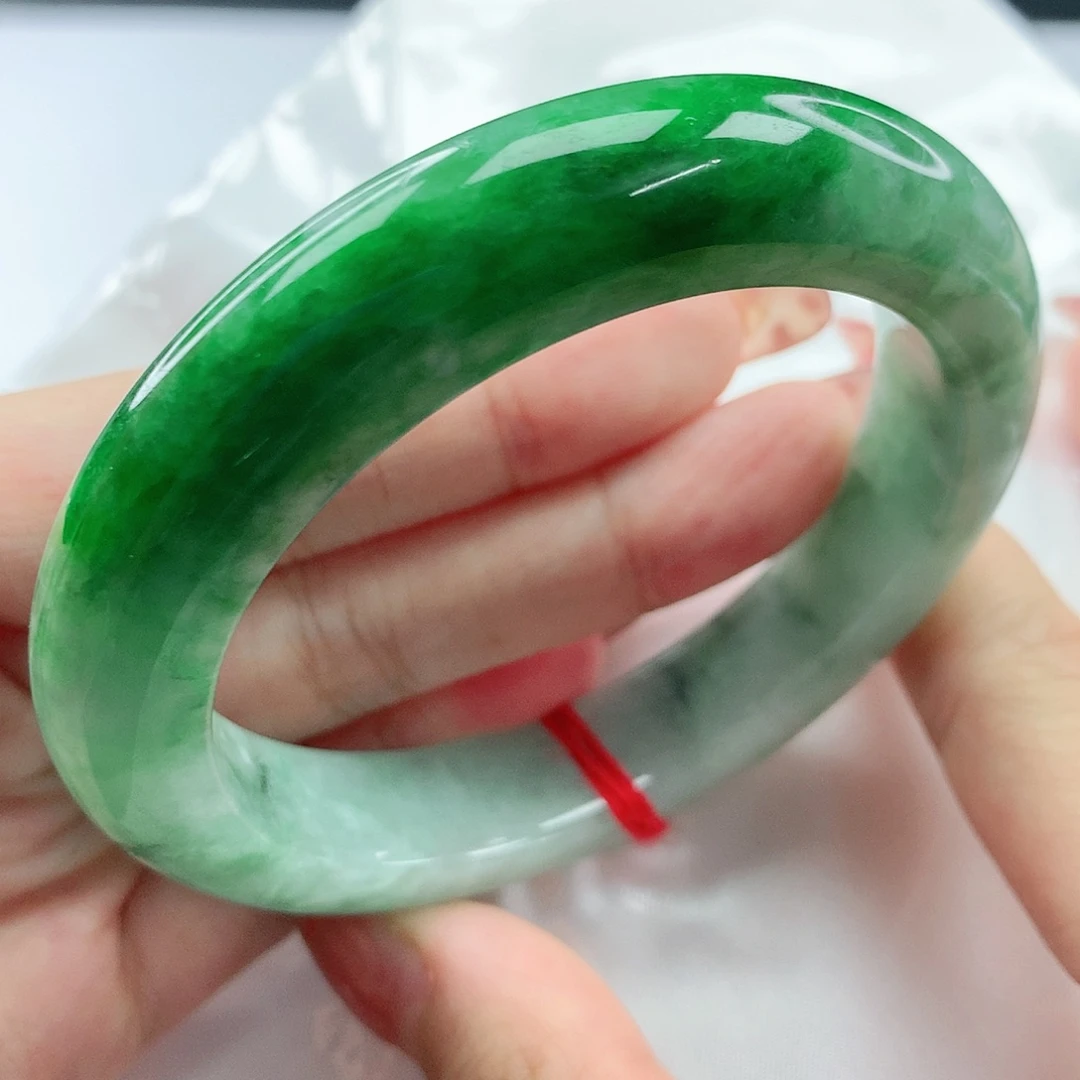 翡翠手镯未镶嵌，711