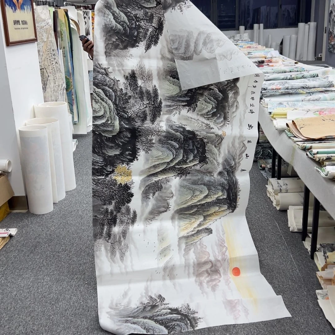 国画卖字画的小男孩