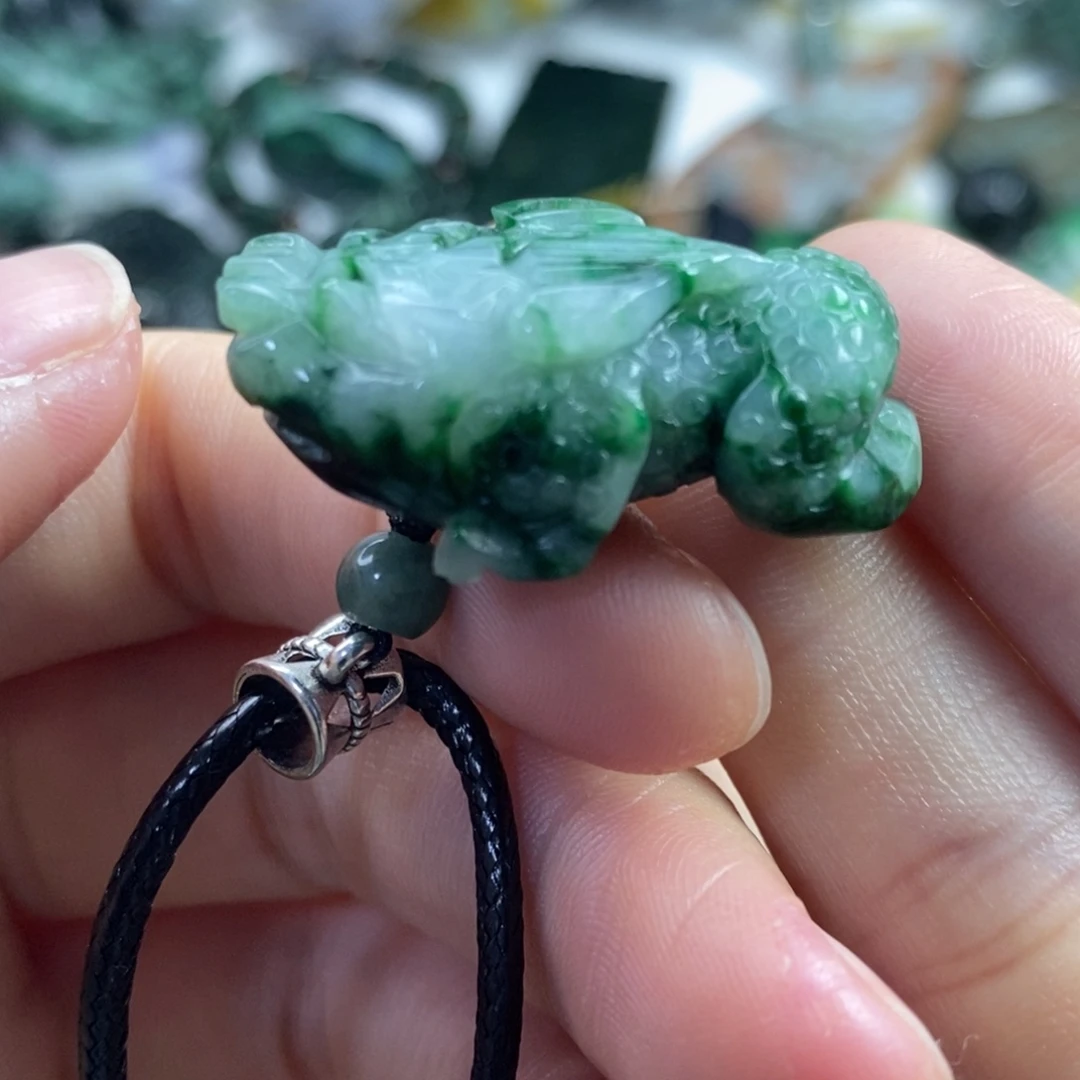 翡翠未镶嵌颈饰吊坠