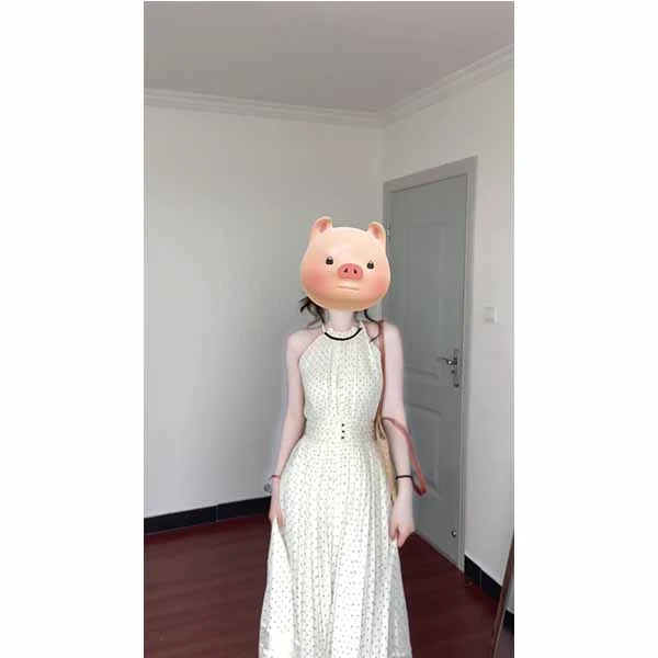 珍藏衣柜里的压褶黑白波点连衣裙女夏复古收腰挂脖小众长裙女