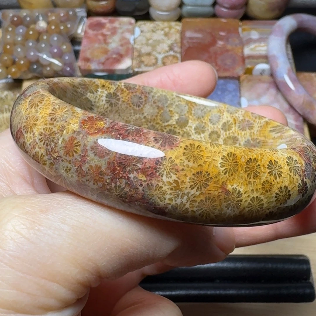 硅化玉58.8接近满花的彩色小雏菊未镶嵌