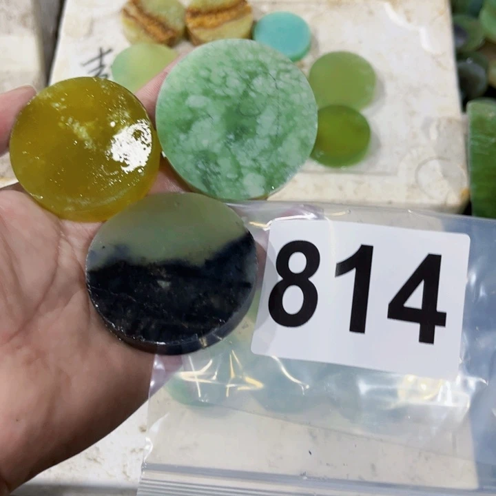 为***伤蛇纹石玉未镶嵌珠宝半成品